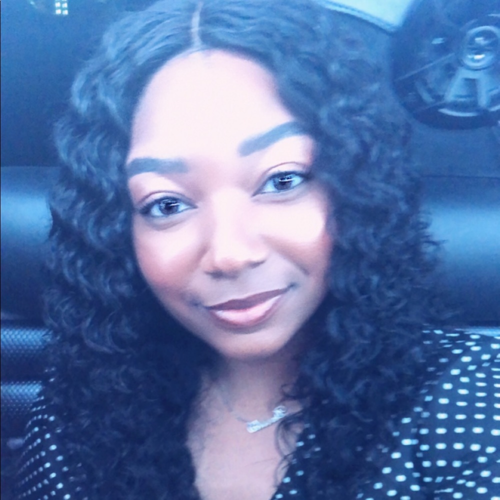 Meet your Posher, De'nita